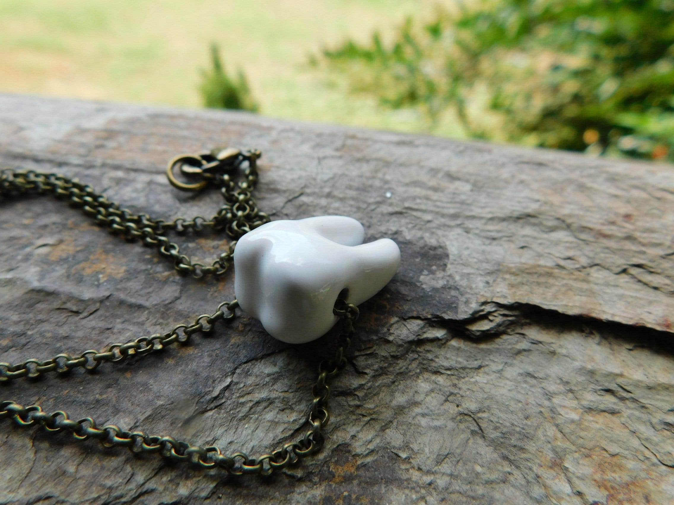 Collier dent dorée