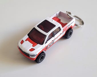 2020 Dodge Ram 1500 Rebel Rescue - Hot Wheels Die cast em chaveiro