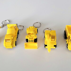 Construcción - Camión volquete, excavadora, excavadora, mezcladora de cemento, helicóptero - llavero de camión fundido a presión
