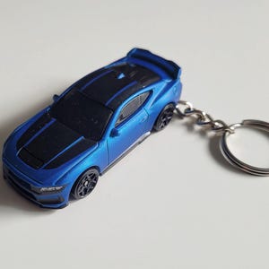 Ford Mustang Dark Horse - Hot Wheels Die Cast na breloczku