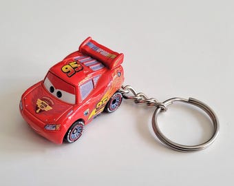 Chaveiro em miniatura do Relâmpago McQueen, da Disney Pixar Cars, feito em metal fundido.