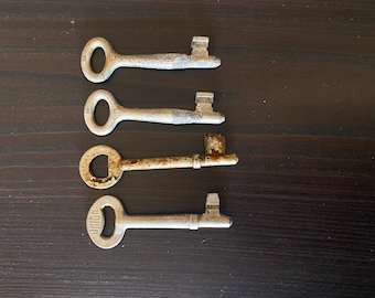 Lot of 4 x Vintage Skeleton Keys-Rusty