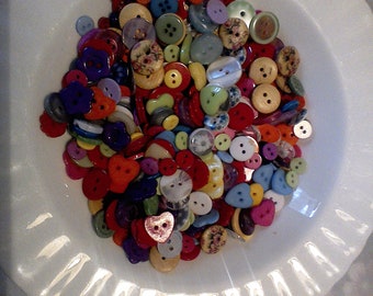 100 small mixed buttons, 6 to 16 mm, card making, toy making, button art, random mixture, many craft uses, colourful buttons