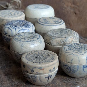 Shipwreck find ceramic pots 15th 16th century Vietnam ceramic Hoi An hoard blue white pottery antique small collectible makeup choice of 8