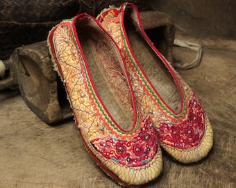 Stunning Vintage Tribal Handmade Pumps Embroidered Colorful womens Small shoes US 6.5 UK 4 EU 37
