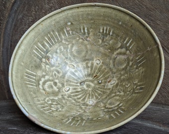 12th - 14th Century Olive Green Glaze Floral Bowl Antique Pottery Vietnam Ly Tran Dynasty Repaired