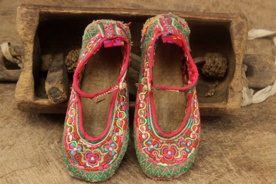 Stunning Vintage Tribal Handmade Pumps Embroidere… - image 4