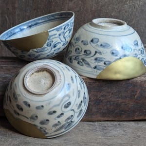 Bol en poterie kintsugi Dynastie Tran Le XVe-XVIe siècles Vietnam Chu Dau pied haut bleu blanc Céramique Chine antique émail peint au choix 4