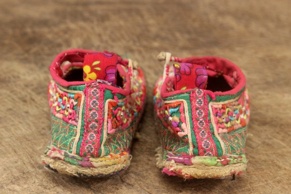 Stunning Vintage Tribal Handmade Pumps Embroidere… - image 7