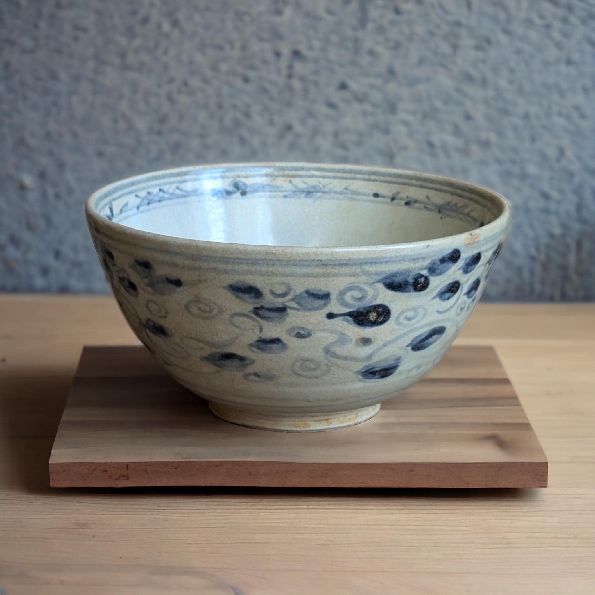 大きな青白ボウル 黎王朝 15-16 世紀 陶器 釉薬 ベトナム 陶器