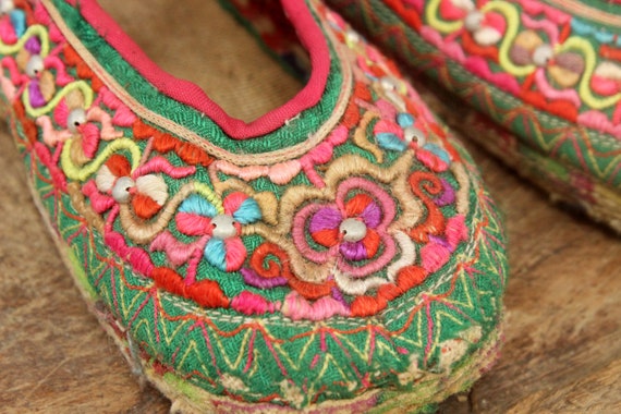 Stunning Vintage Tribal Handmade Pumps Embroidere… - image 8