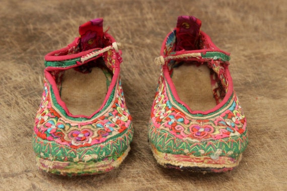 Stunning Vintage Tribal Handmade Pumps Embroidere… - image 6