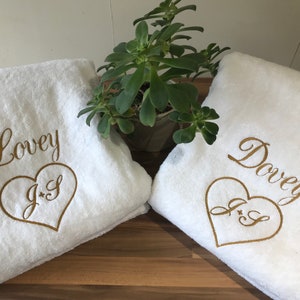 Gepersonaliseerde geborduurde extra grote handdoeken van hoge kwaliteit, set van 2 witte gepersonaliseerde handdoeken, huwelijkscadeau, geborduurde badhanddoek