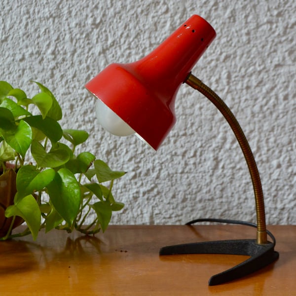 Lampe cocotte de bureau rouge de table à poser. Design vintage Midcentury