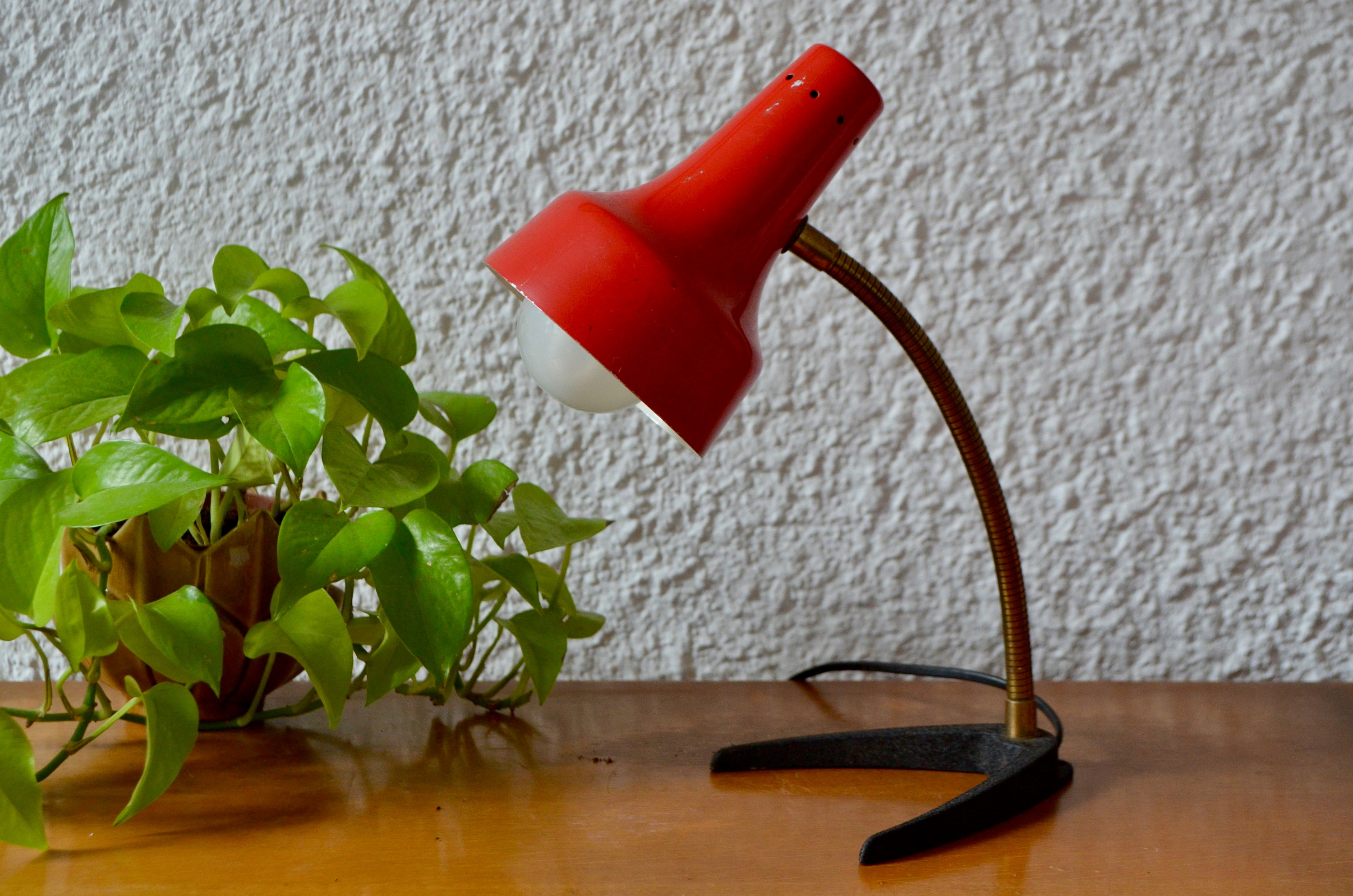 Lampe Cocotte de Bureau Rouge Table à Poser. Design Vintage Midcentury