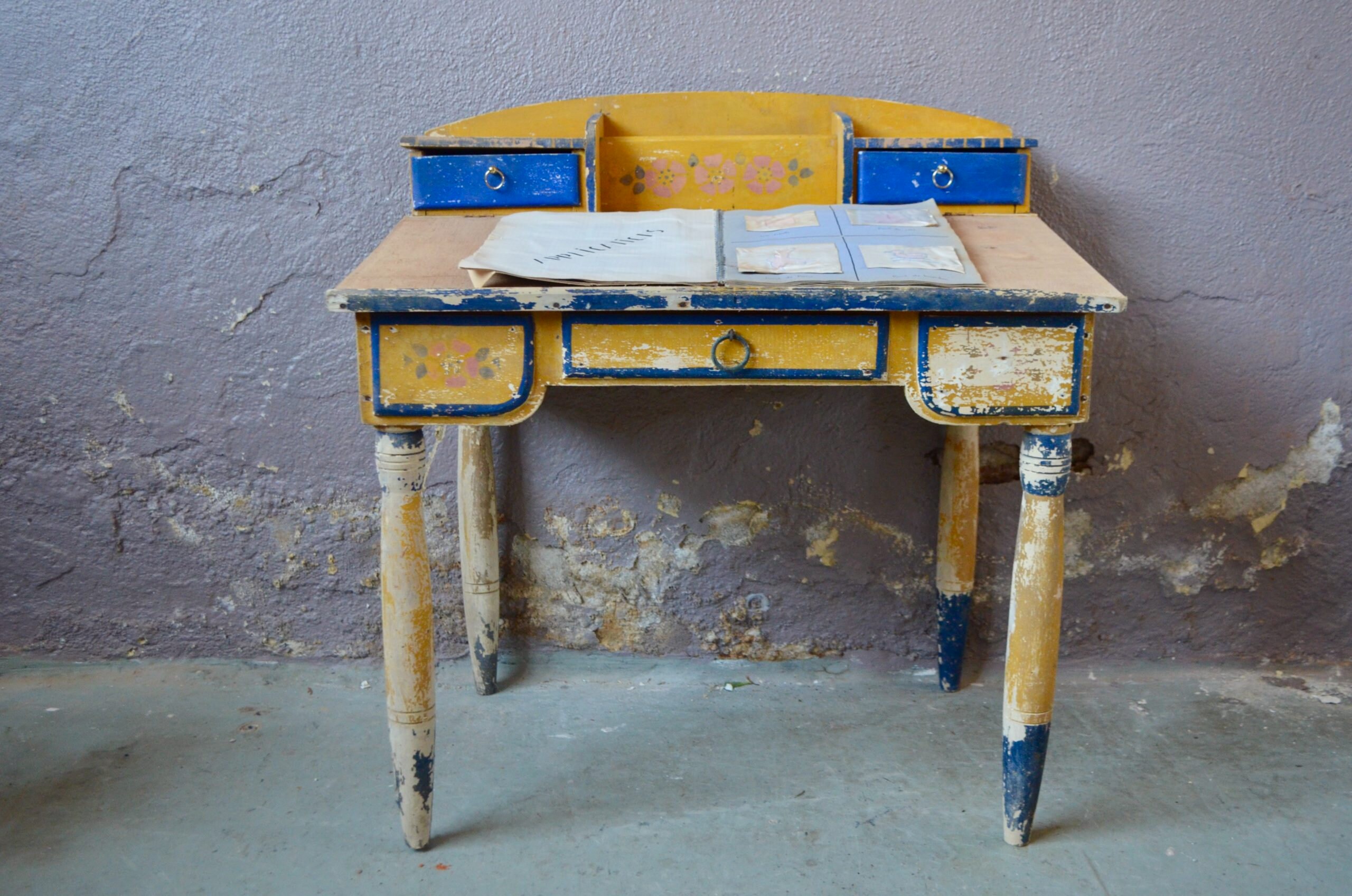 Bureau Enfant Ancien Patiné, Style Bohème Art Déco et Shabby Chic