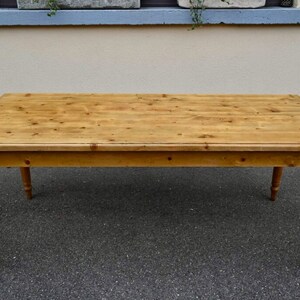 Table ancienne de ferme ou de bistrot en bois massif sapin clair style bohème vintage et campagne chic image 4