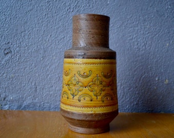 Cylindrical vase in terracotta vintage decoration boho and Scandinavian spirit