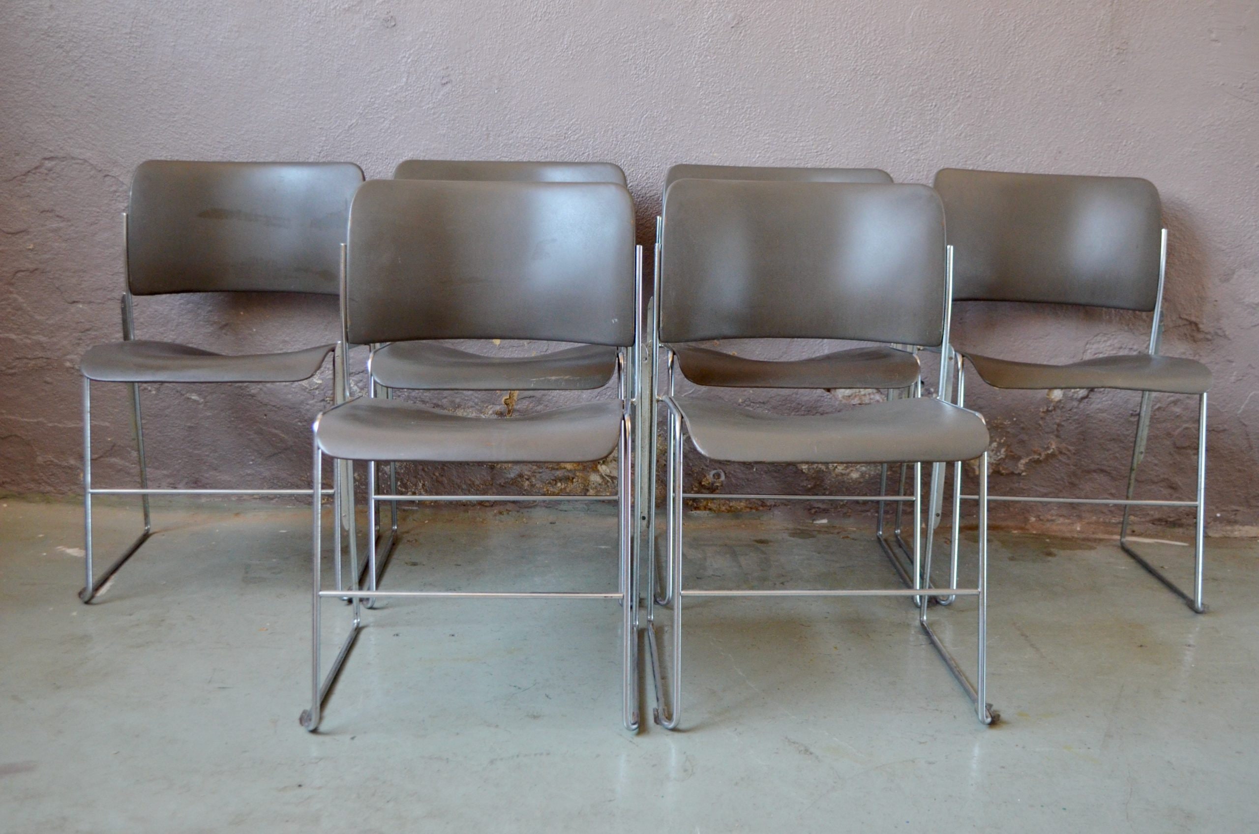 EQI-40 Stacking chair