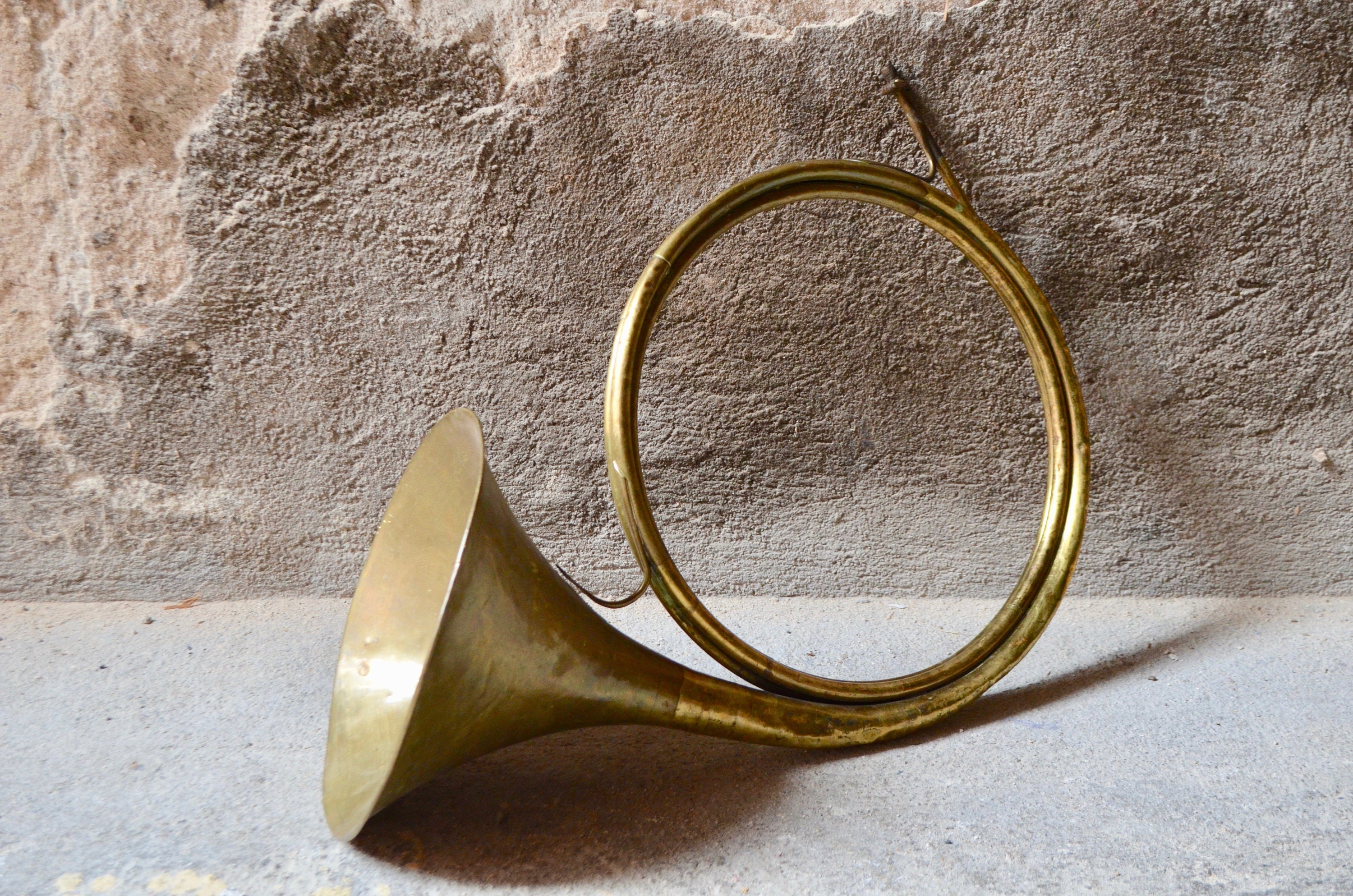 フランス アンティーク ホルン F.Van Cauwelaert オブジェ フレンチ ホルンの古い楽器自由奔放に生きる装飾 - Etsy 日本