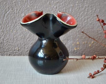 Vintage-Retro-Vase von Elchinger aus der Mitte des 20. Jahrhunderts (1950er Jahre), dreilappig, schwarz-gelb, blütenblattförmig, Keramikkunst