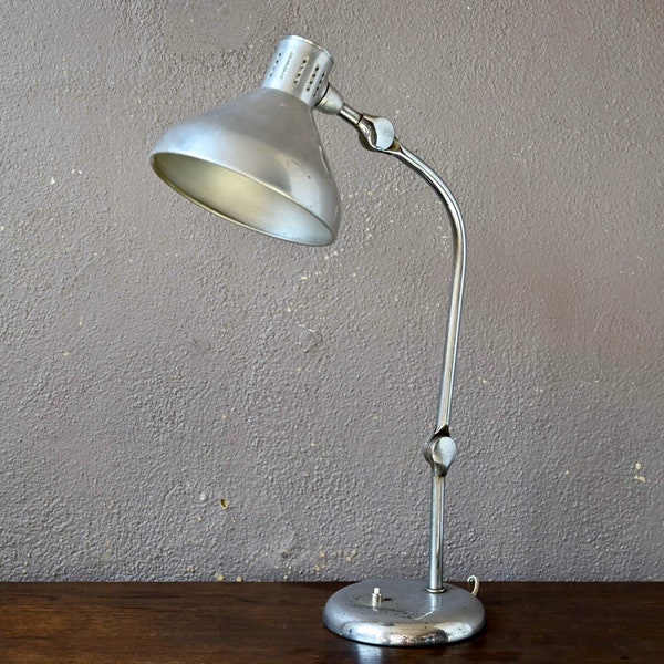 JUMO GS-serie lamp in chroommetaal in vintage fabrieks-industriële werkplaatsstijl