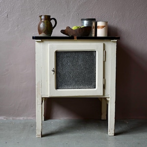 Antik serveringsbord med förvaring, köksskåp med glasfront, patinerad lantlig bohemisk byrå, rustik shabby chic-skänk, Frankrike 1940