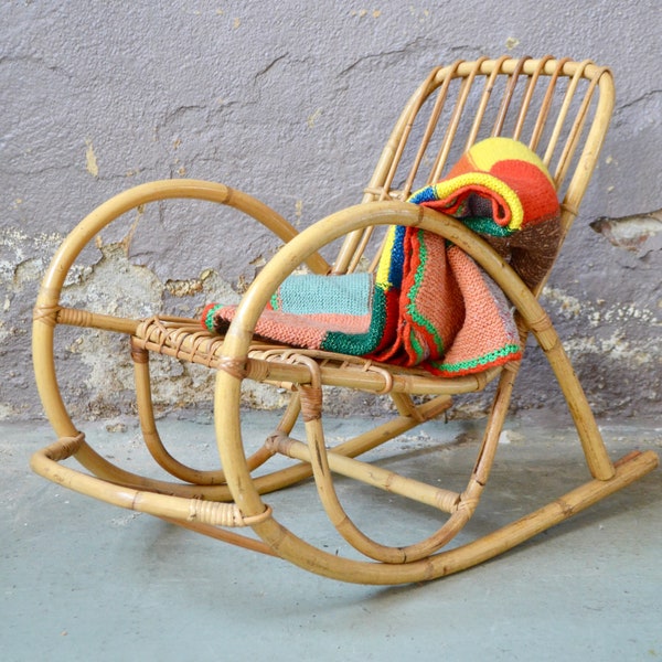 Rocking chair chaise à bascule enfant en rotin style vintage et bohème