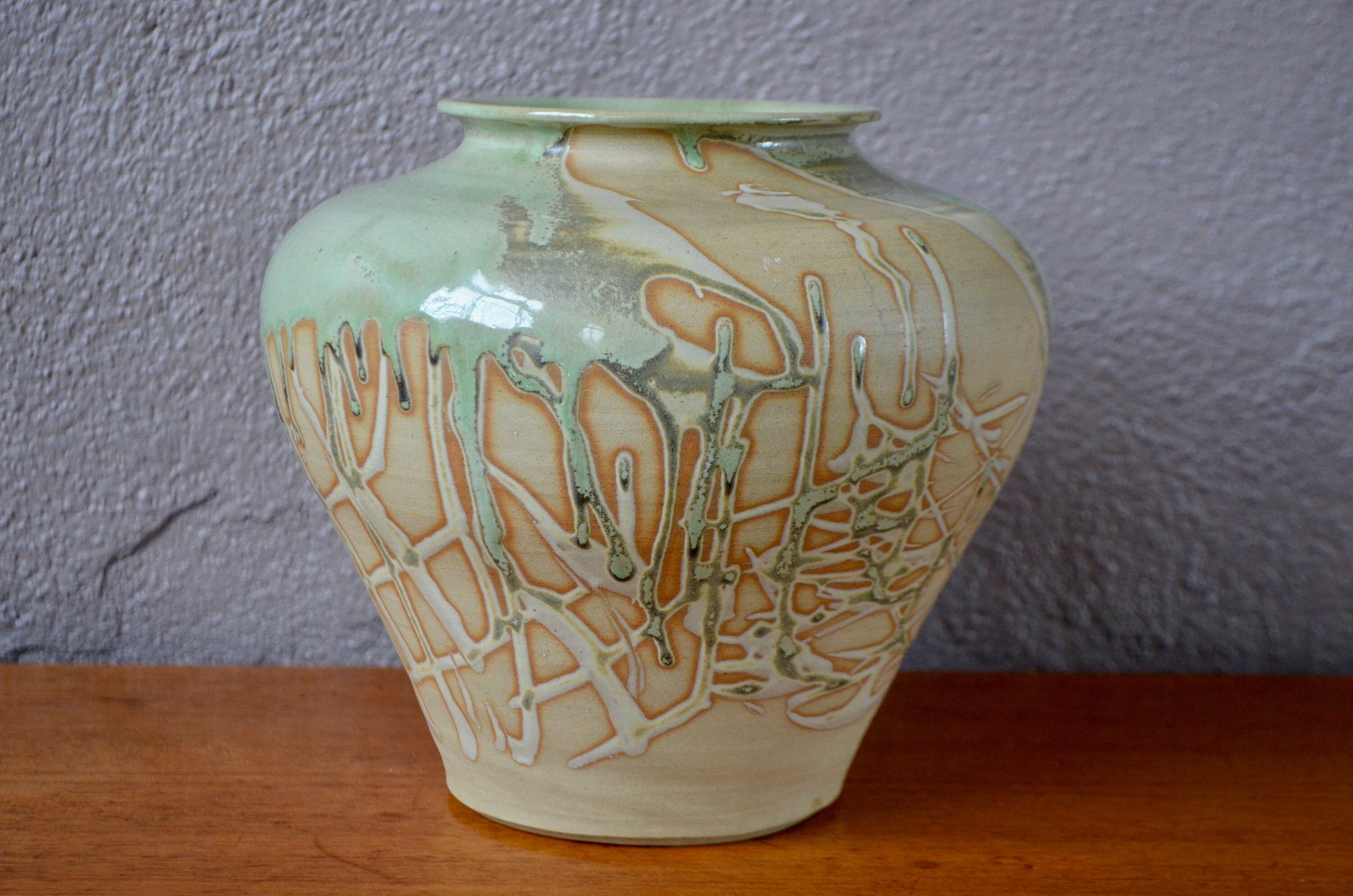 Grand Vase à Décor Abstrait