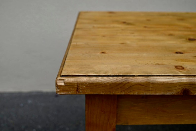 Table ancienne de ferme ou de bistrot en bois massif sapin clair style bohème vintage et campagne chic image 10