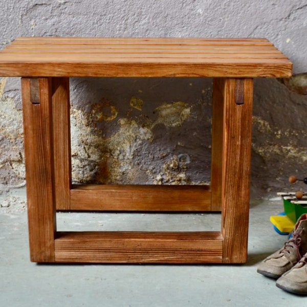 Petit banc vintage en bois, design style minimaliste chalet montagne