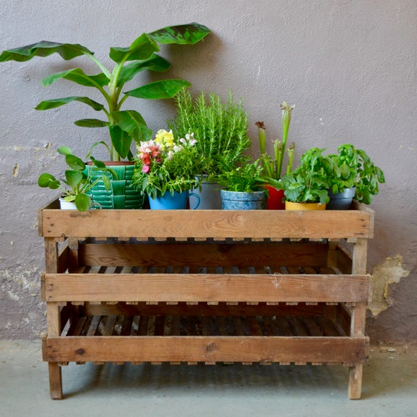 Clayette ancienne style rustique campagne chic bohème et wabi sabi déco indus table basse console porte plante rangement
