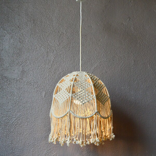 Lustre lampe ou suspension en macramé style vintage bohème et shabby chic