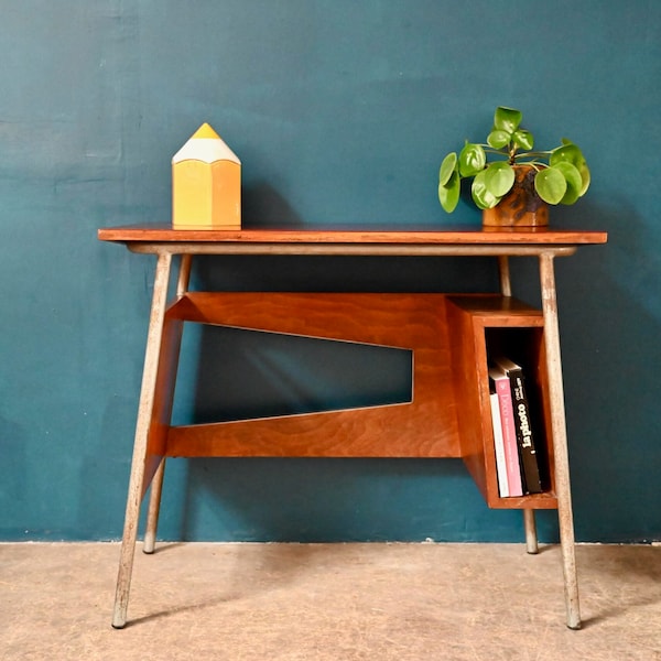 Bureau trapézoïdal midcentury en bois et métal  design moderniste Italie vintage