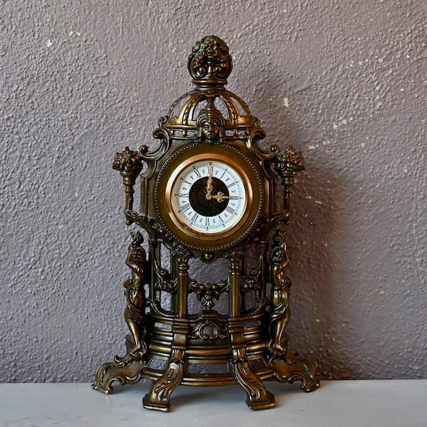 Horloge de cheminée pendule à poser ancienne style vintage antique France en régule dorée