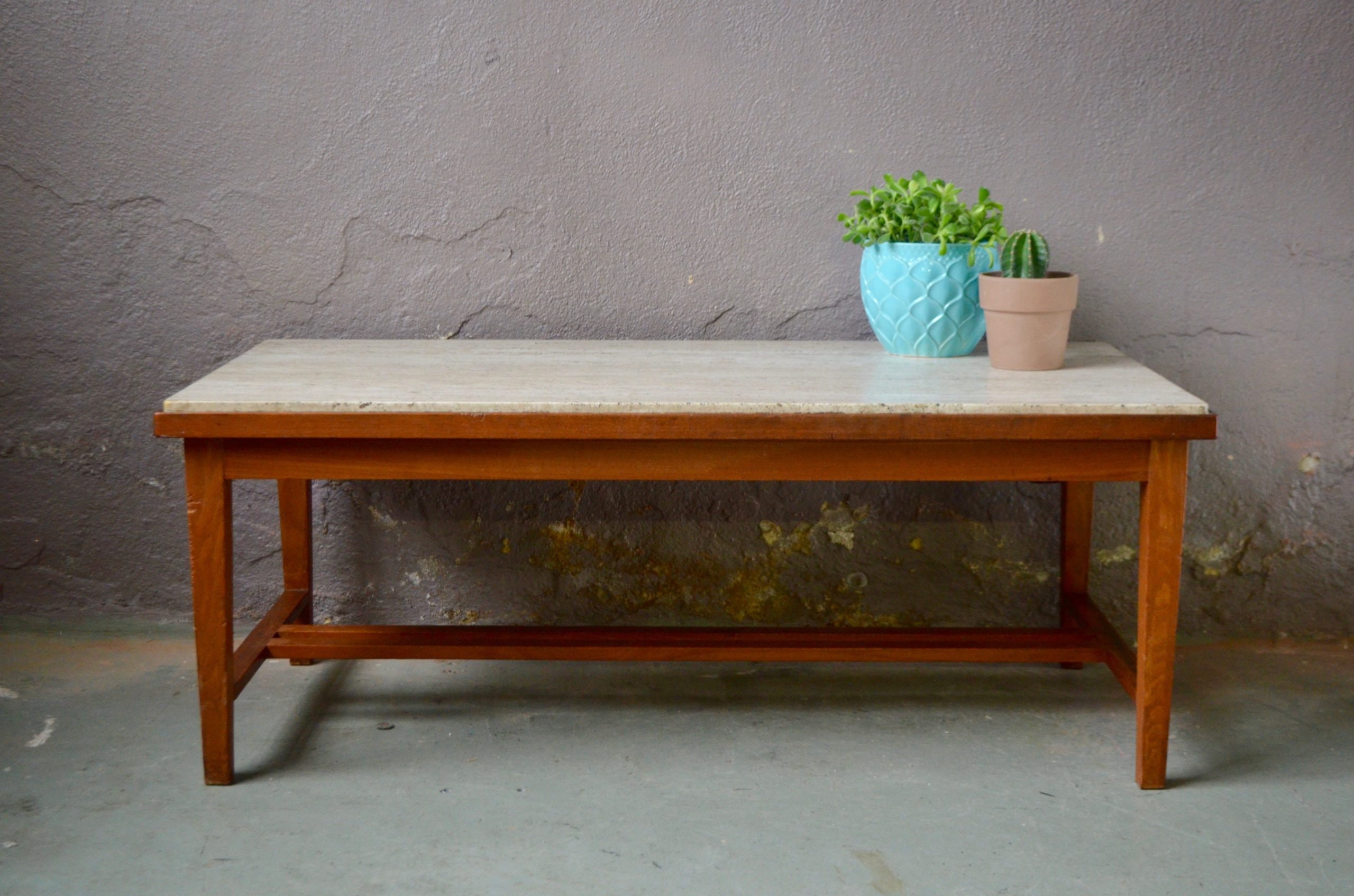 Table Basse en Bois et Travertin Au Design Minimaliste