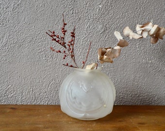 Art Deco ball vase in opaline glass Technique pressed molded France 1930 vintage and boho style