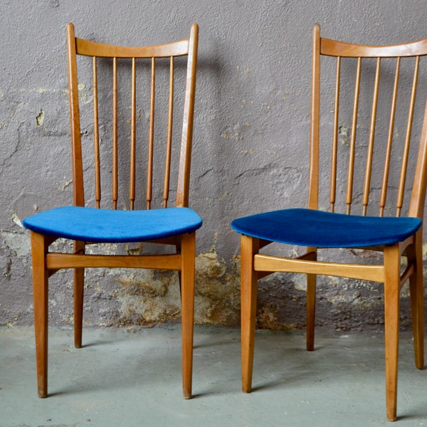 Paire de chaises en hêtre velours bleu à haut dossier style vintage scandinave