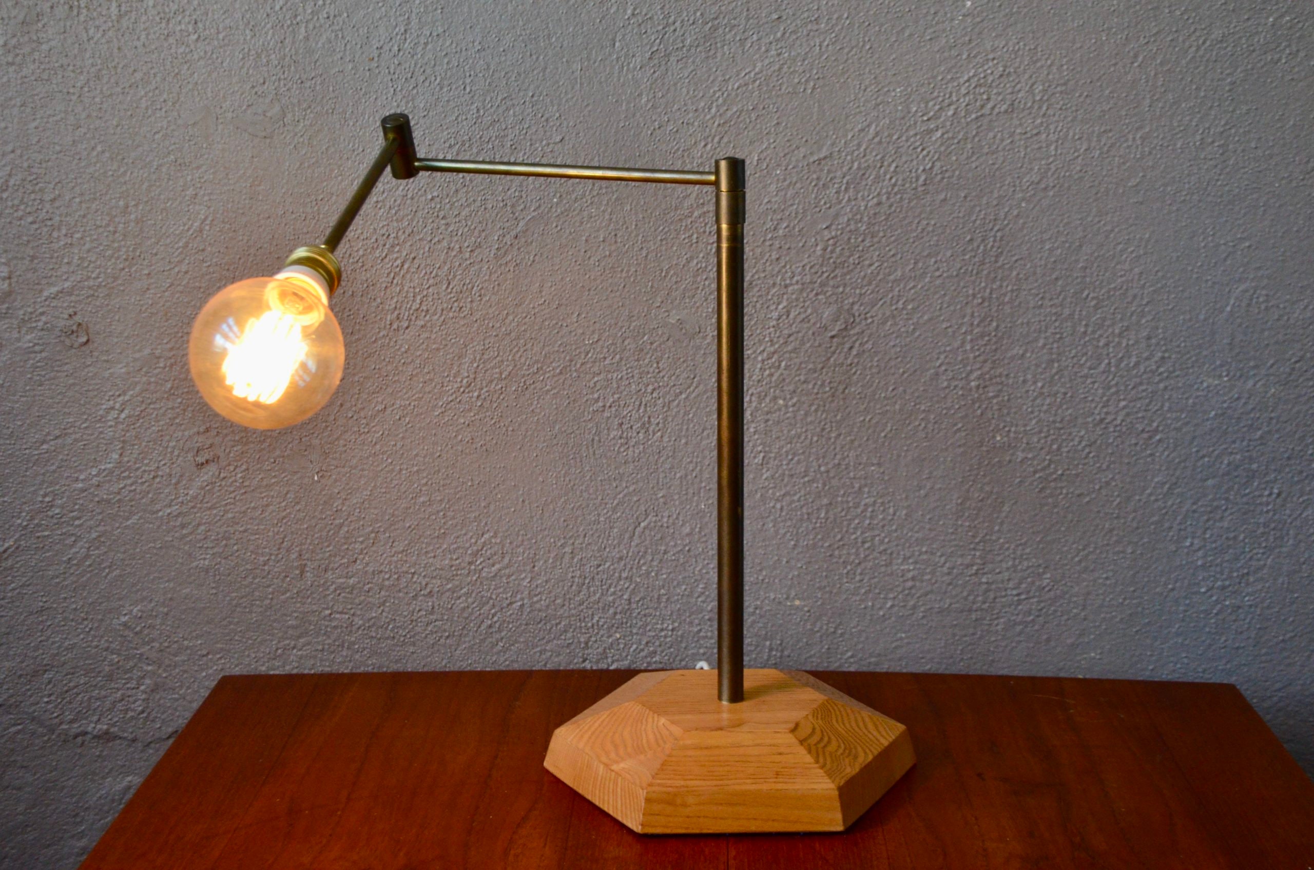 Lampe de Table Design Suisse Minimaliste