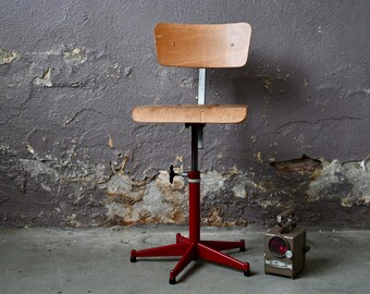 Adjustable armchair or office chair, swivel star base. Vintage and industrial design