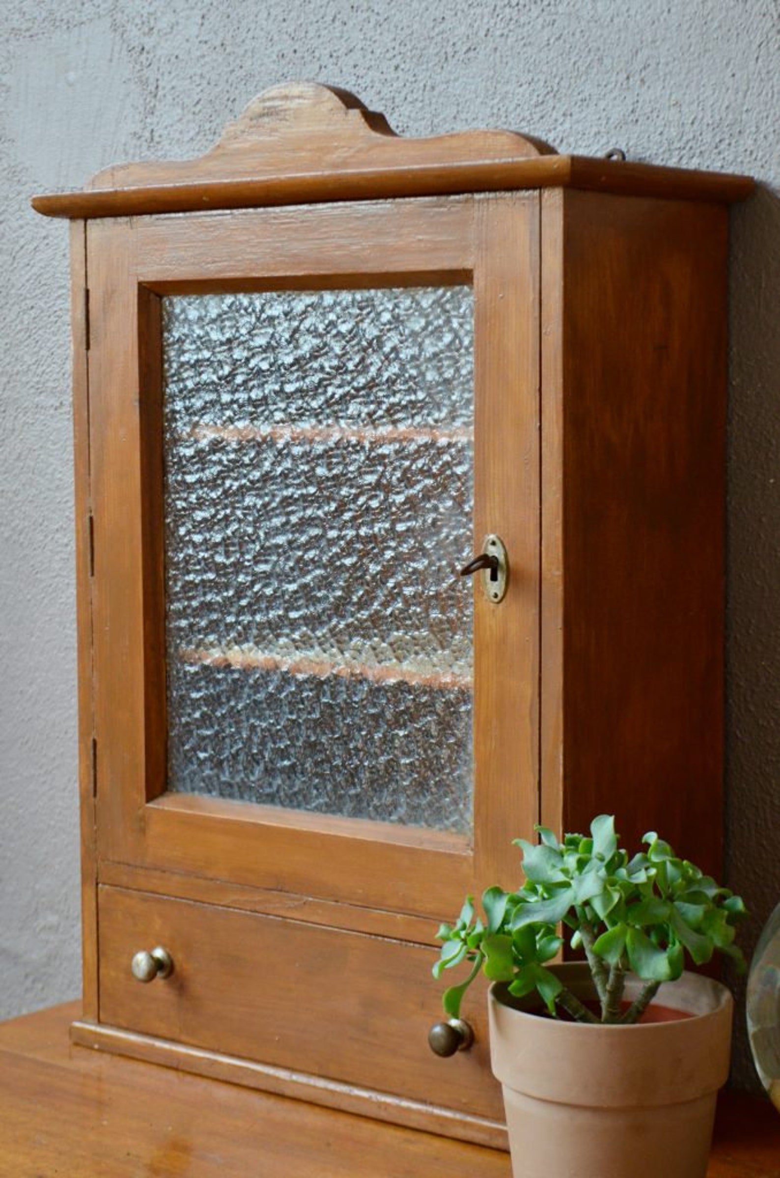 Botiquín de madera antiguo montado en la pared estilo vintage | Etsy