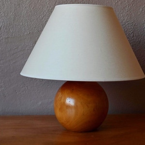 Lampe de table  pied boule en bois massif ambiance bohème design