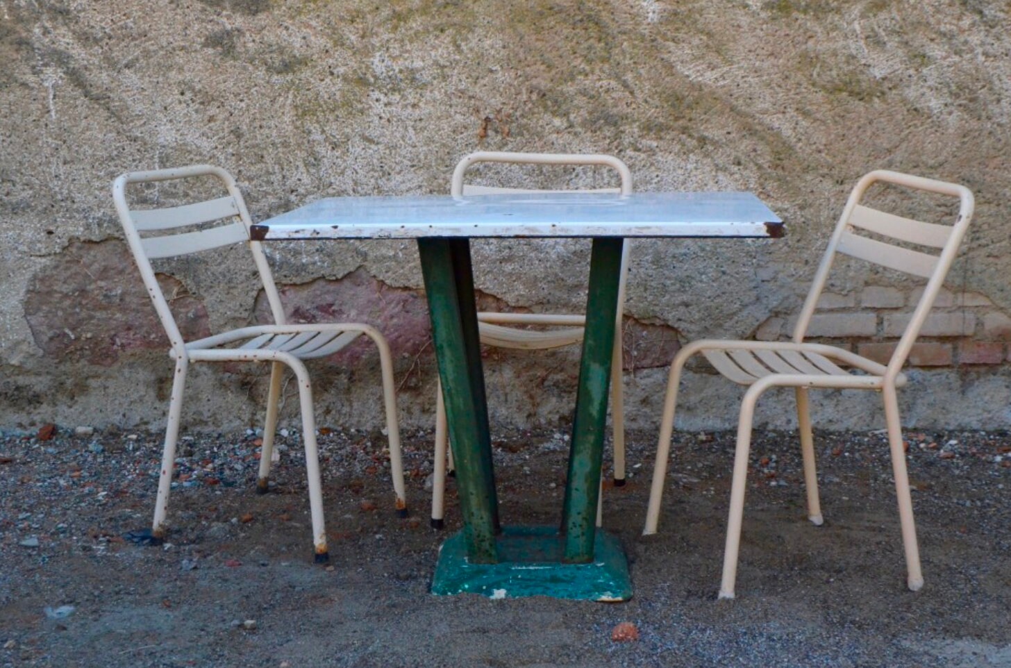 Table Métal Industriel Plateau en Tôle Émaillé Intérieur Extérieur Salon de Jardin Blanche Verte Sty