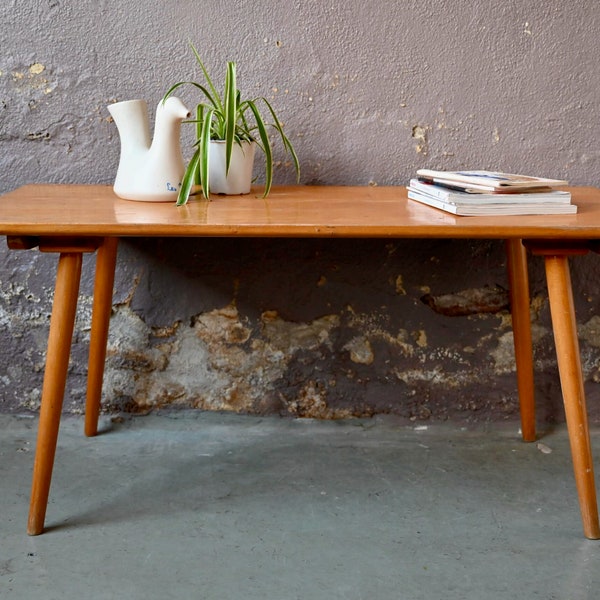 Table basse ancienne tout bois aux pieds compas style bohème scandinave chalet ferme rustique et campagne chic