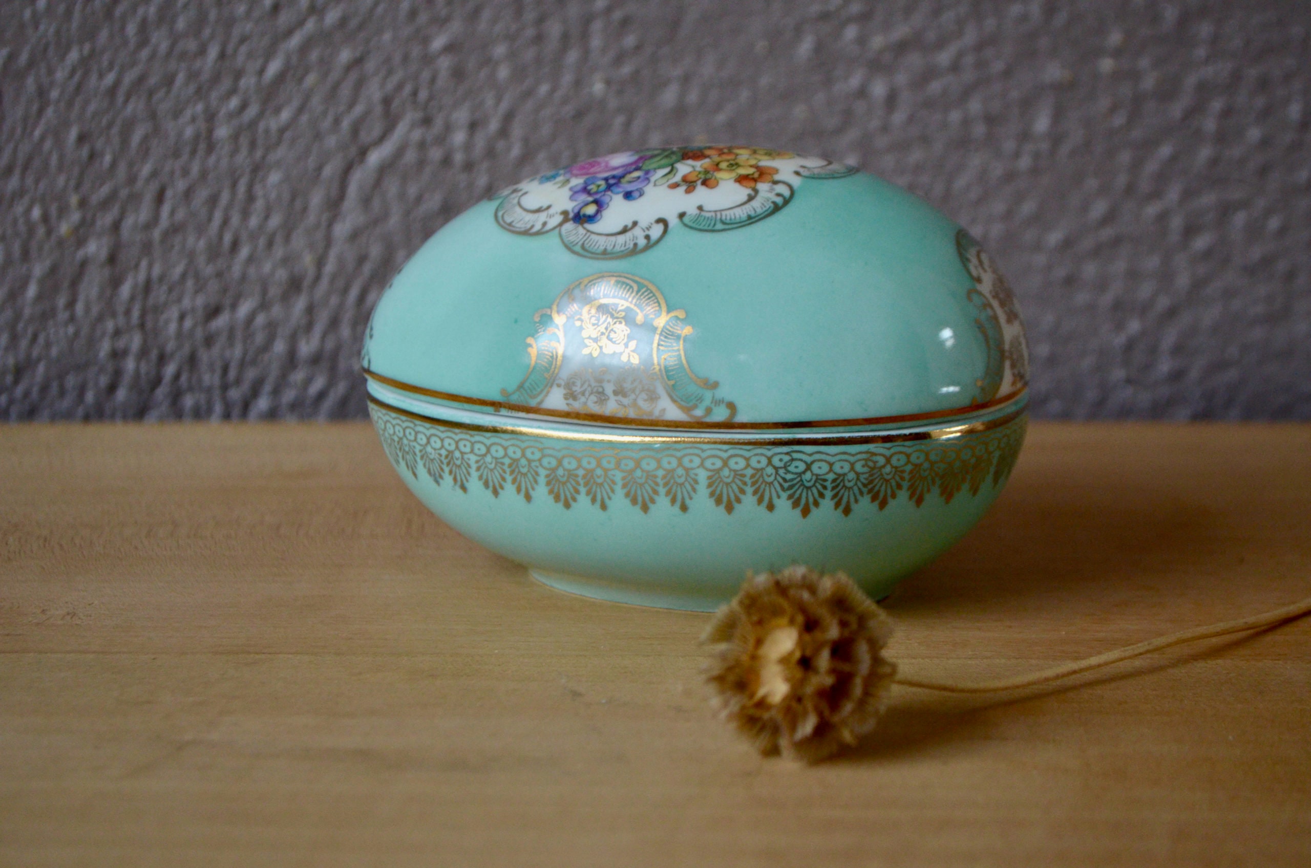 Boite à Bijoux en Forme d'œuf Porcelaine de Meissen Style Vintage et Bohème