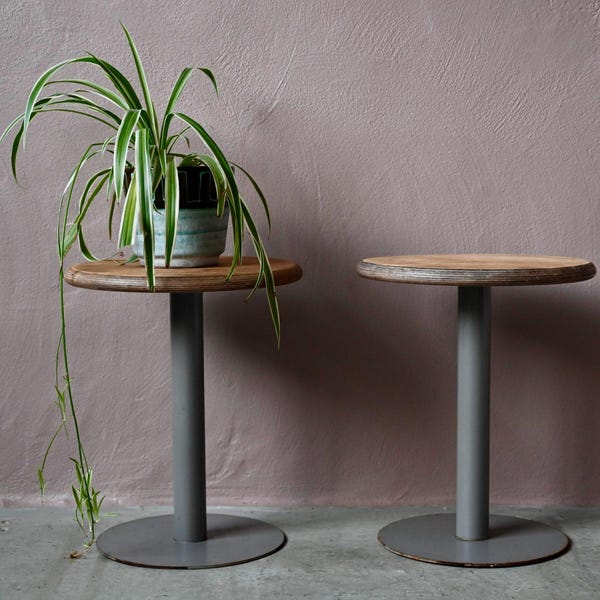 Paire de tabourets en bois et métal gris de style vintage indus usine et atelier bouts de canapé chevets tables de nuit