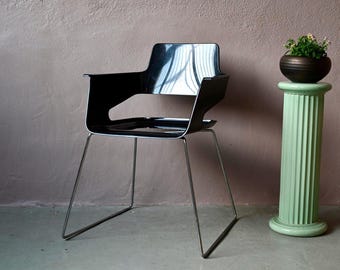 Sillón Arrmet B32 de diseño italiano, de Robby y Francesca Cantarruti, estilo futurista de la era espacial, década de 2000.