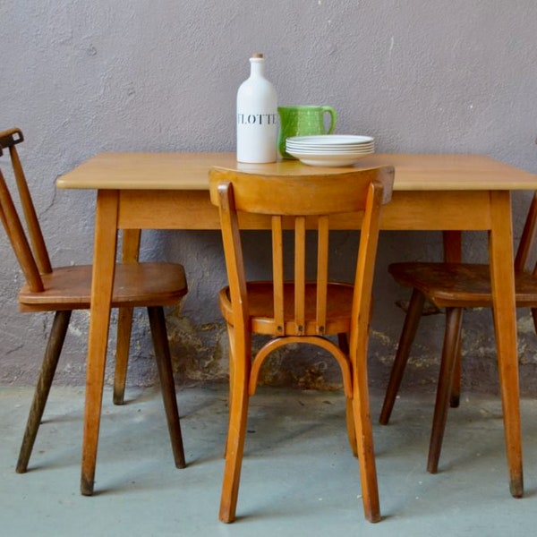 Reservée Table à manger de bistrot en bois style vintage et bohème