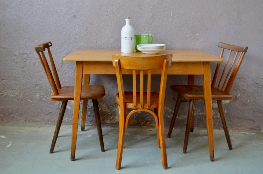 Reservée Table à Manger de Bistrot en Bois Style Vintage et Bohème