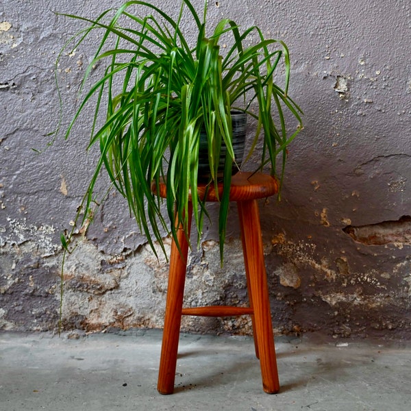 Tabouret de chalet en pin design minimaliste bohème scandinave et rustique chic